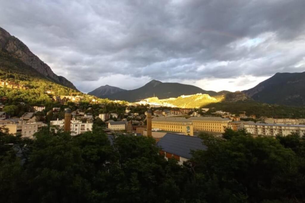 Appartement De Charme Le 1707 Au Coeur De La Cite Vauban Briançon Dış mekan fotoğraf